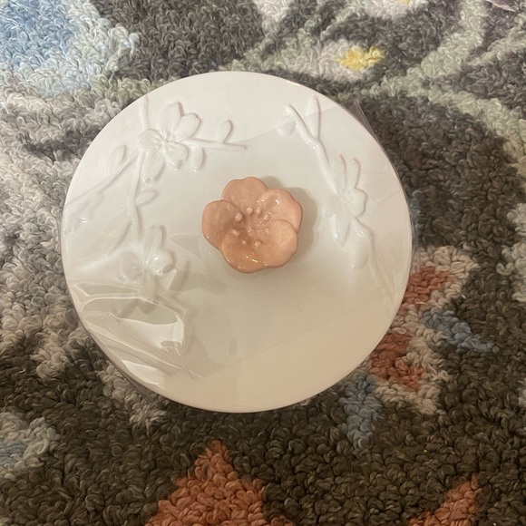 FIRST OFFER GETS IT Rae Dunn Best Mom Container - Picture 2 of 3